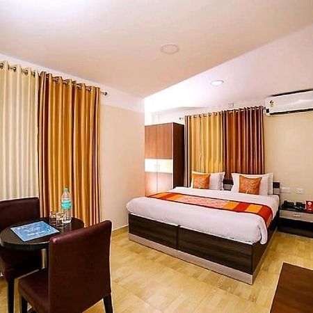 Hotel Tayas Trippapur Zewnętrze zdjęcie