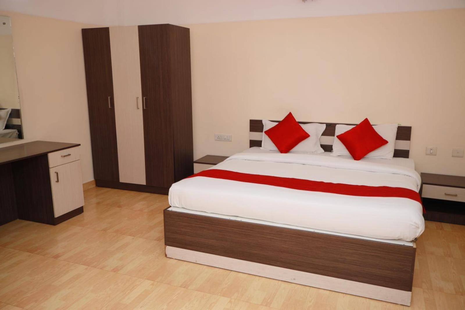 Hotel Tayas Trippapur Zewnętrze zdjęcie