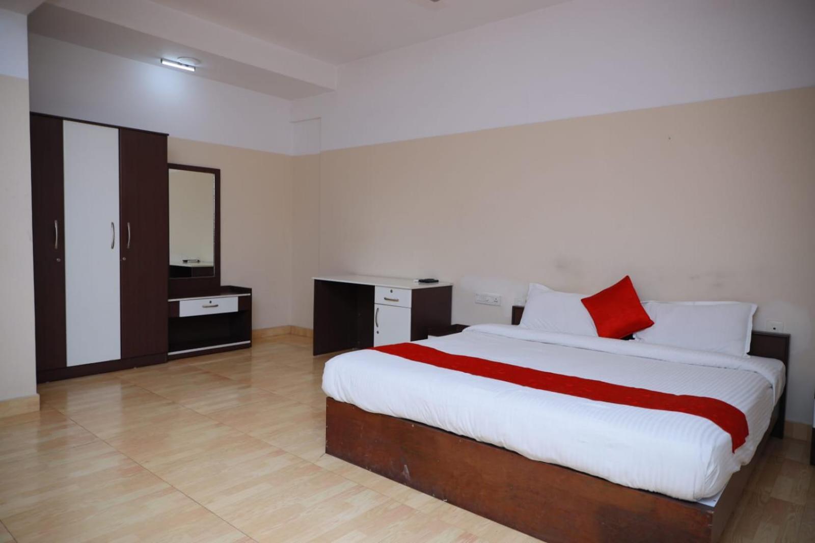 Hotel Tayas Trippapur Zewnętrze zdjęcie