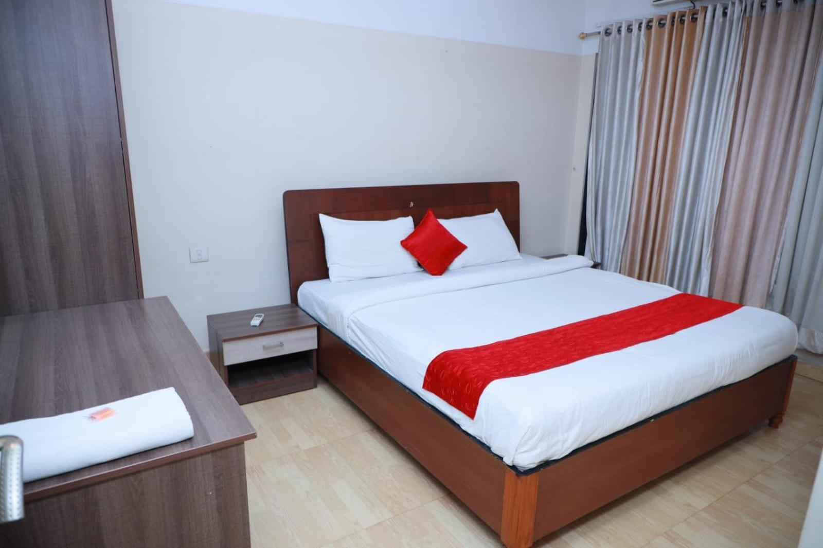 Hotel Tayas Trippapur Zewnętrze zdjęcie