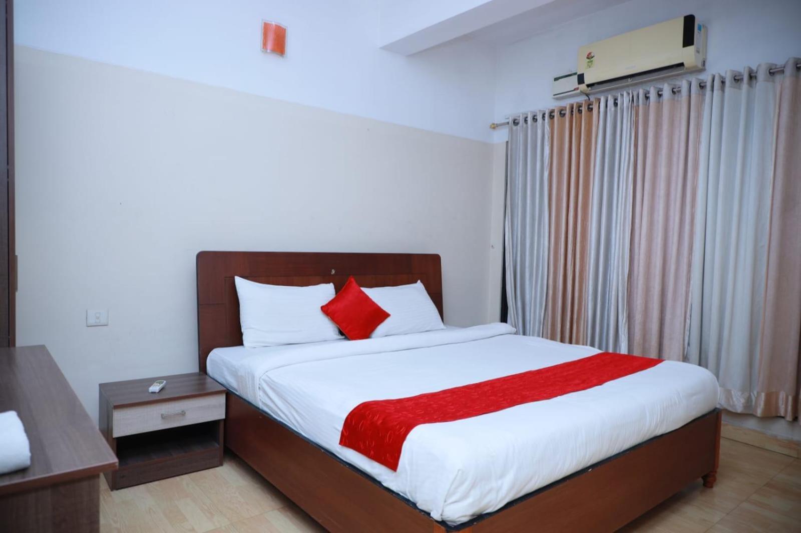 Hotel Tayas Trippapur Zewnętrze zdjęcie